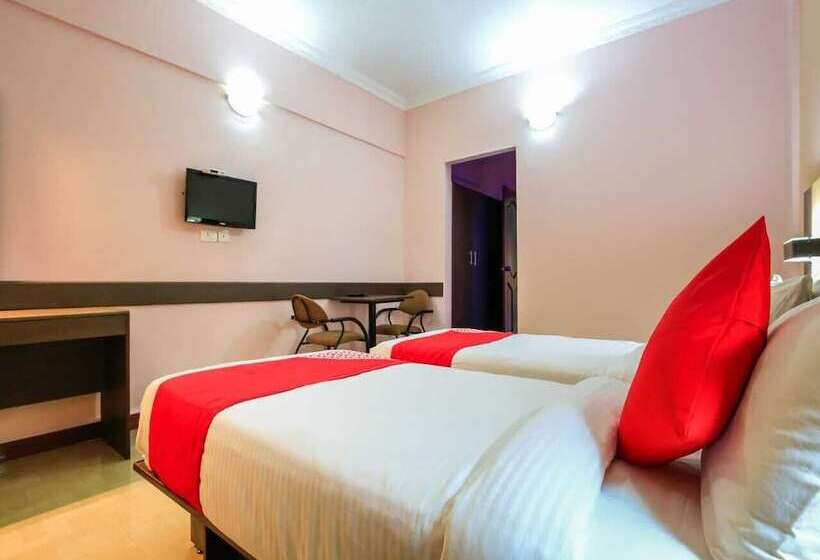 חדר משפחתי, The Pentacon A Resort