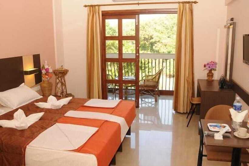 חדר משפחתי, The Pentacon A Resort