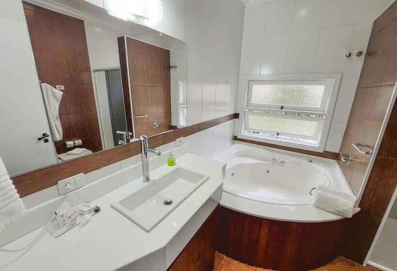 سوئیت با وان آب گرم, Pousada Victoria Villa By Nacional Inn   A 800 Metros Da Vila Capivari