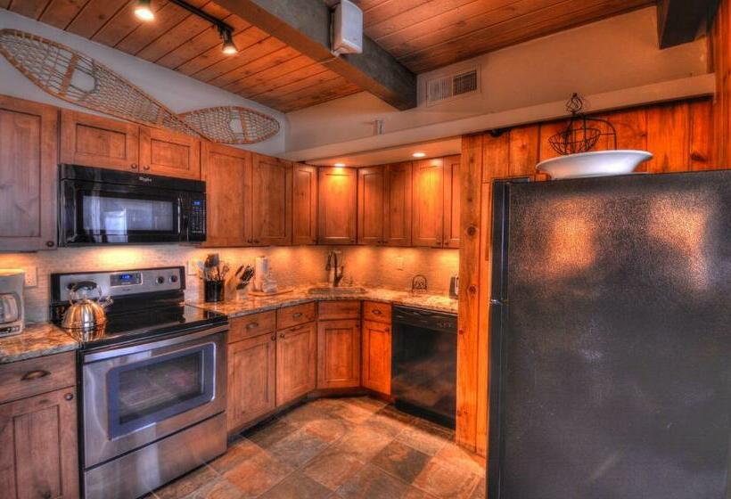 침실 2개 디럭스 아파트, Aspenwood Coraltree Residence Collection