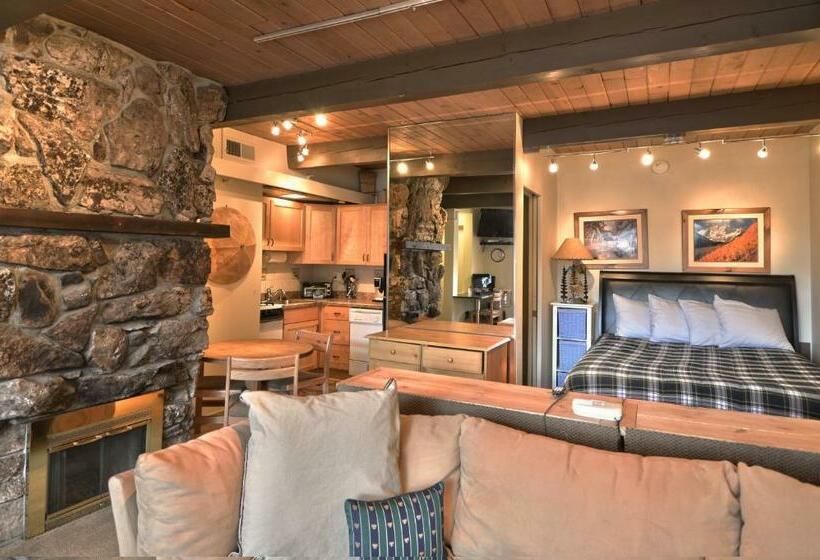 디럭스 스튜디오, Aspenwood Coraltree Residence Collection