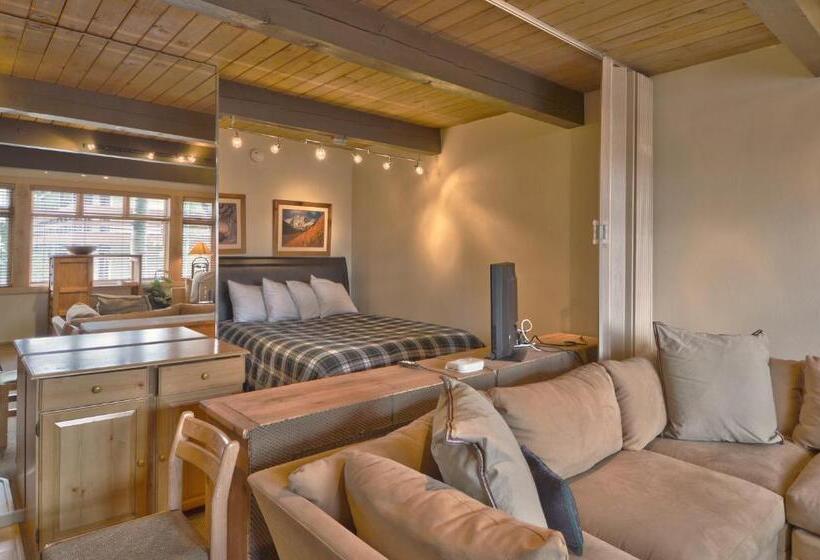 디럭스 스튜디오, Aspenwood Coraltree Residence Collection