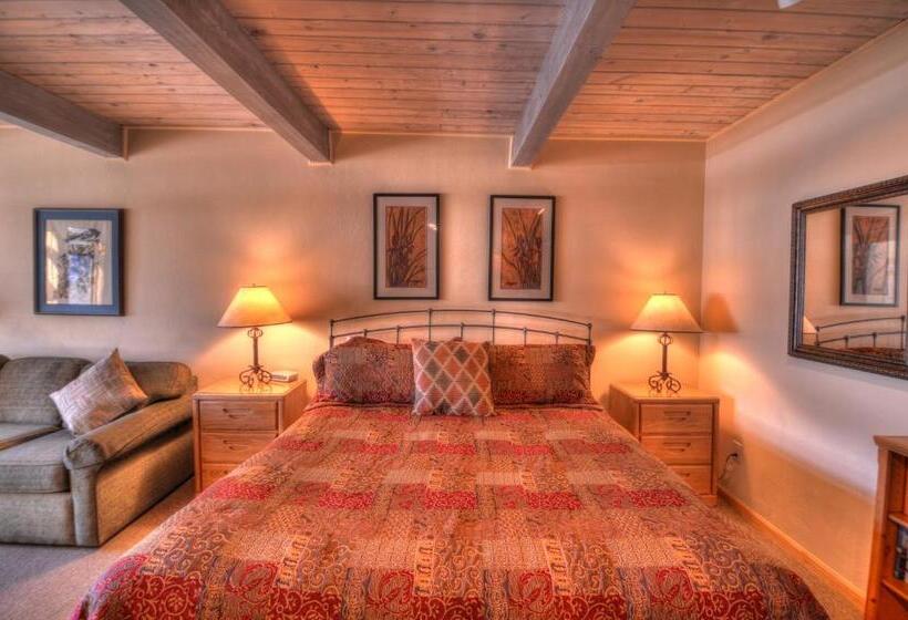 수피리어 스튜디오, Aspenwood Coraltree Residence Collection