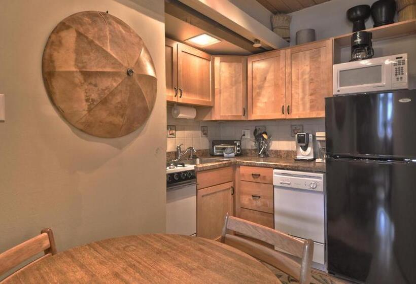 Студия Superior, Aspenwood   Coraltree Residence Collection