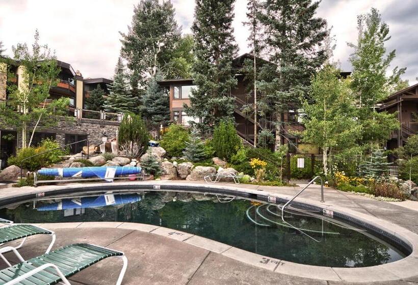 수피리어 스튜디오, Aspenwood Coraltree Residence Collection