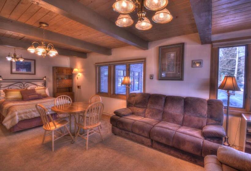 스탠다드 스튜디오, Aspenwood Coraltree Residence Collection