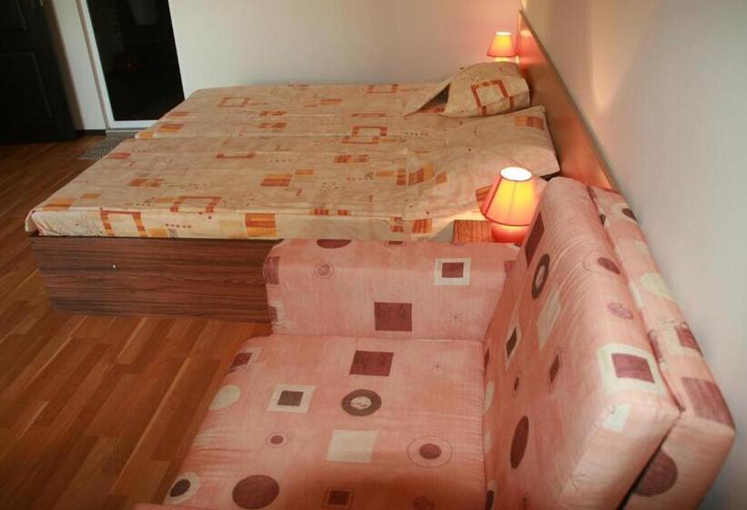 带阳台的三人标准间, Ivatea Family