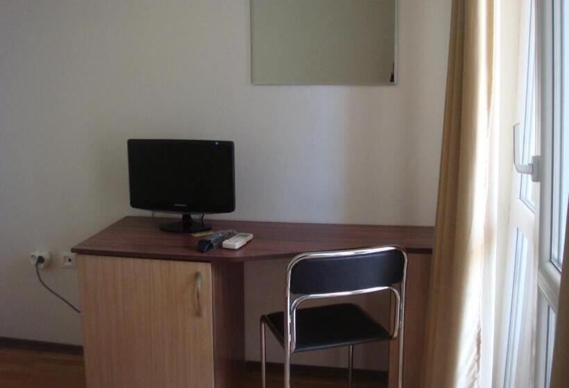 带阳台的三人标准间, Ivatea Family