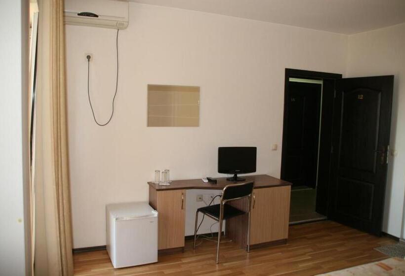 带阳台的三人标准间, Ivatea Family