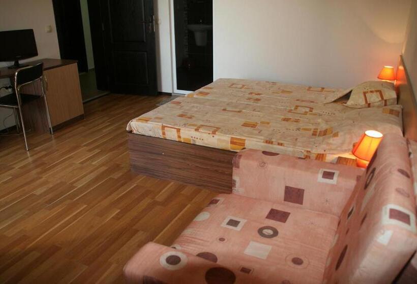 带阳台的三人标准间, Ivatea Family