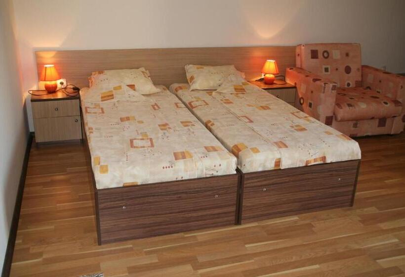 带阳台的三人标准间, Ivatea Family