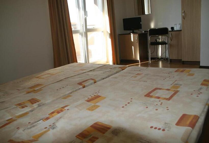 标准间带阳台, Ivatea Family