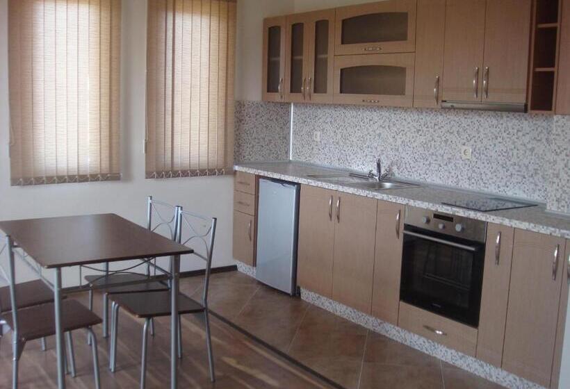 带1个卧室的带阳台的公寓, Ivatea Family