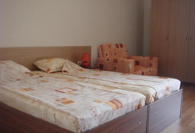 带1个卧室的带阳台的公寓, Ivatea Family