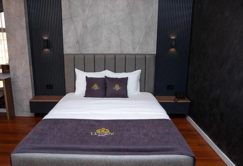 اتاق لوکس, Lacorte Prishtina