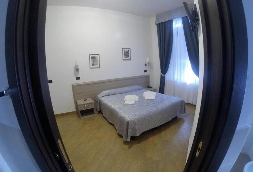 Standard Szoba, Chopin