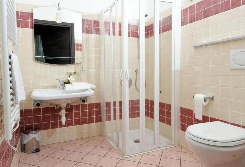 Standard Szoba, Chopin