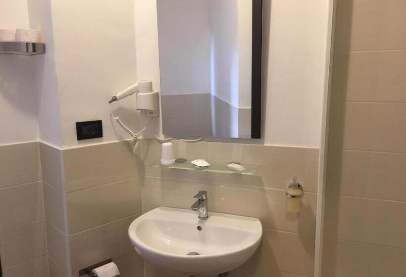 Standard Szoba, Chopin