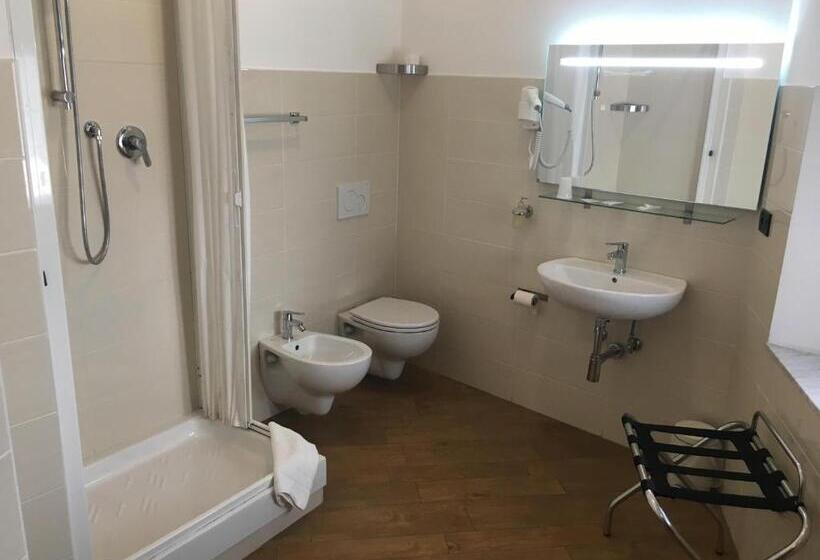 Standard Egyágyas Szoba, Chopin