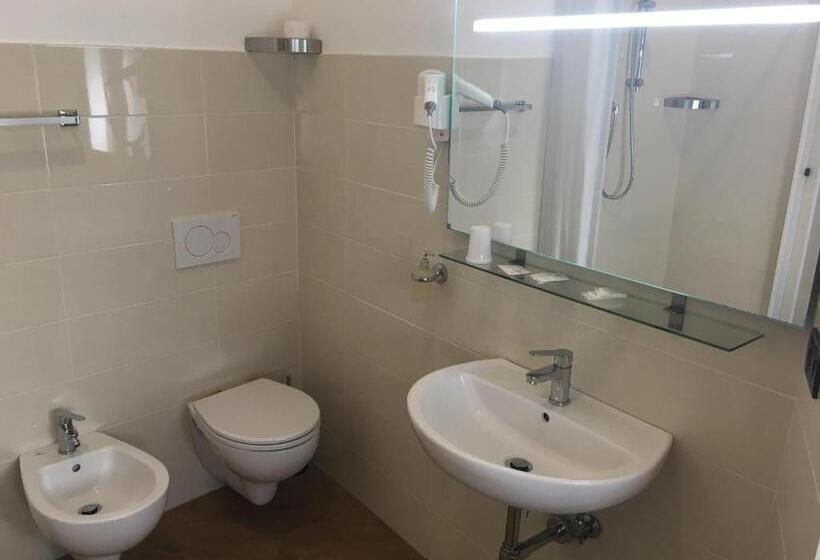 Standard Egyágyas Szoba, Chopin