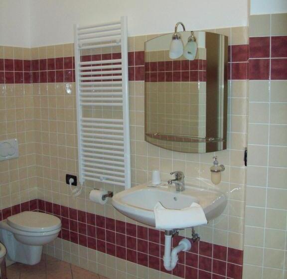 Standard Egyágyas Szoba, Chopin