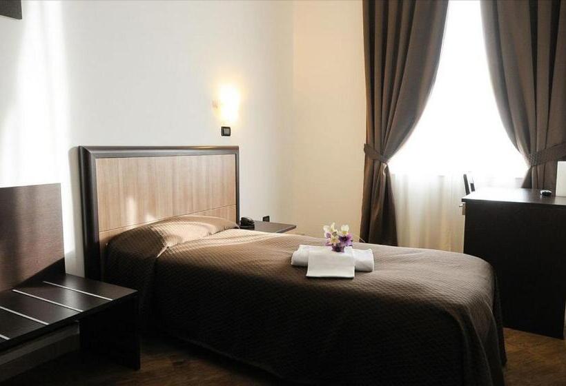 Standard Egyágyas Szoba, Chopin