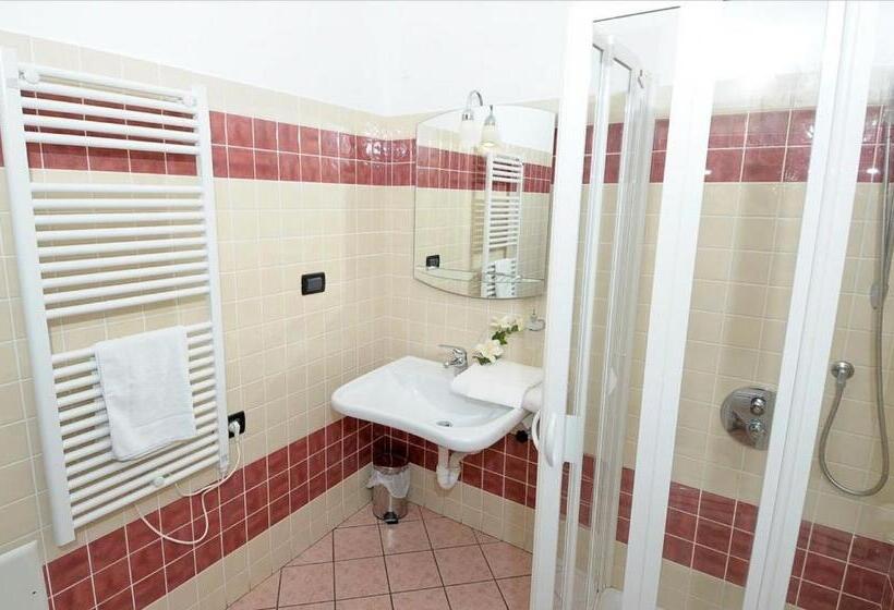 Standard Egyágyas Szoba, Chopin