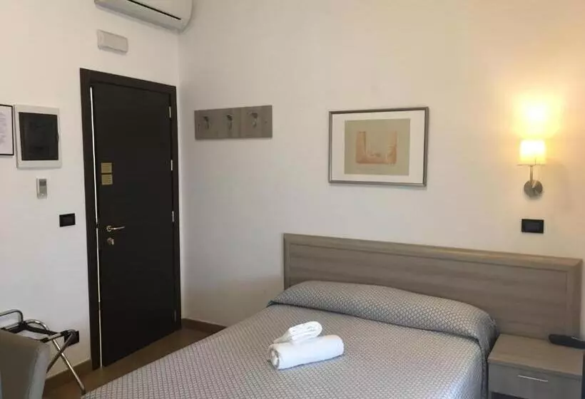 Standard Single Room Single Bed, Chopin