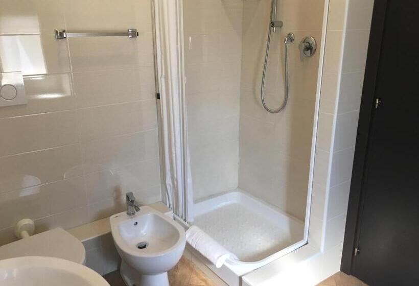 Standard Egyszemélyes Szoba Kétágyas Ággyal, Chopin