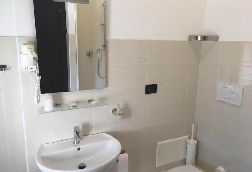 Standard Egyszemélyes Szoba Kétágyas Ággyal, Chopin