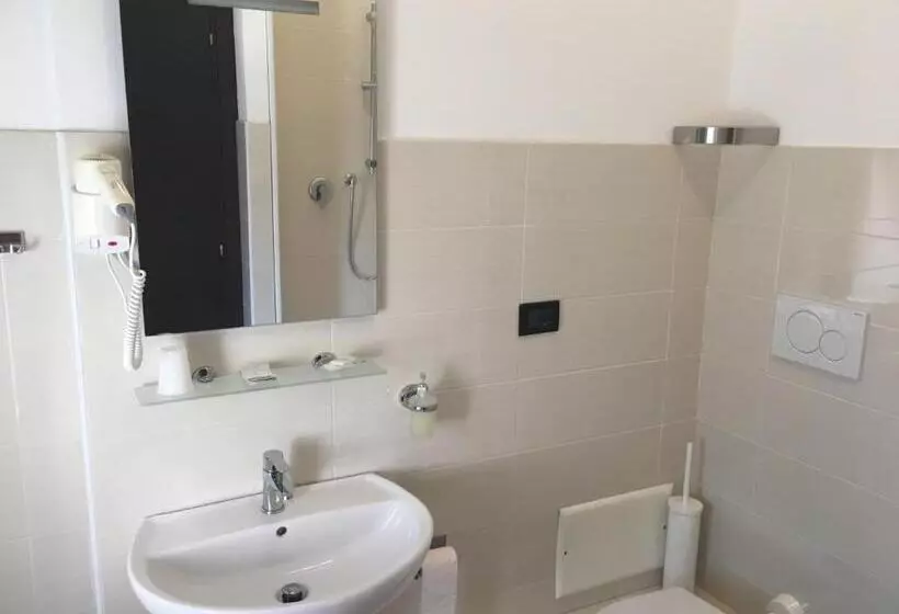 Standard Single Room Single Bed, Chopin