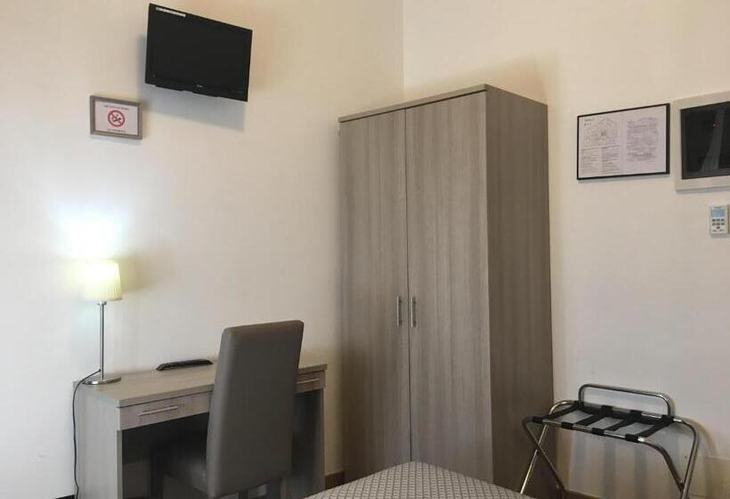 Standard Egyszemélyes Szoba Kétágyas Ággyal, Chopin