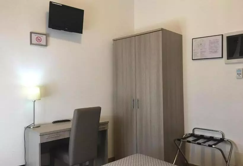 Standard Single Room Single Bed, Chopin