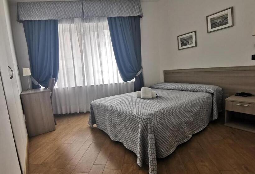 Standard Egyszemélyes Szoba Kétágyas Ággyal, Chopin