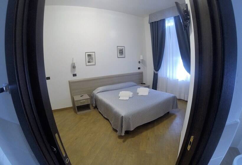 Standard Szoba, Chopin