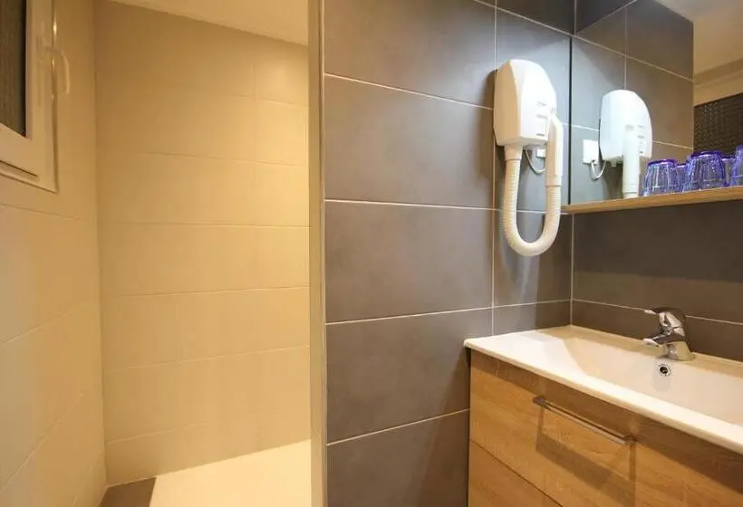 اتاق راحتی سه تخته, Hôtel Atlantic