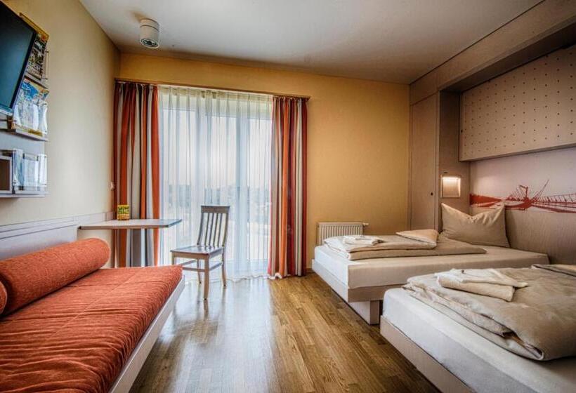 Номер Стандарт Трехместный, Jufa Hotel Im Brückenkopfpark   Jülich