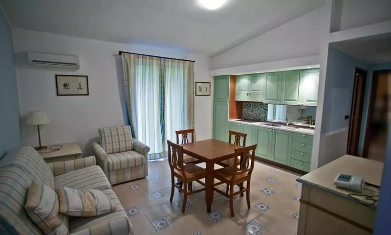اتاق استاندارد چهار تخته, La Bruca Resort