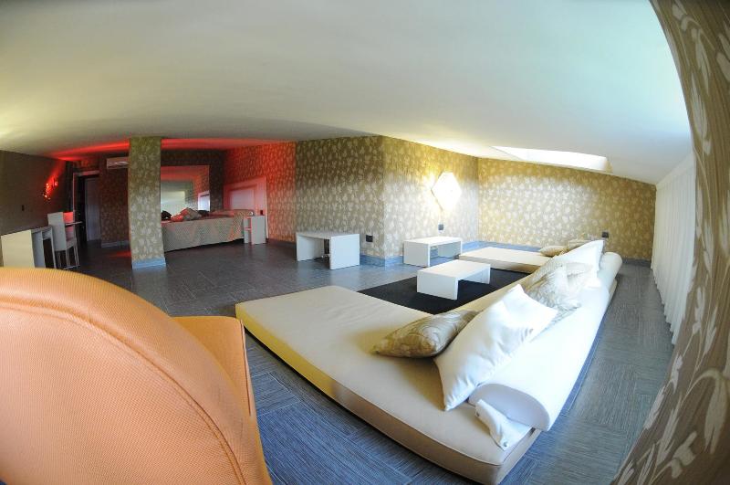 Люкс, Masaniello Luxury