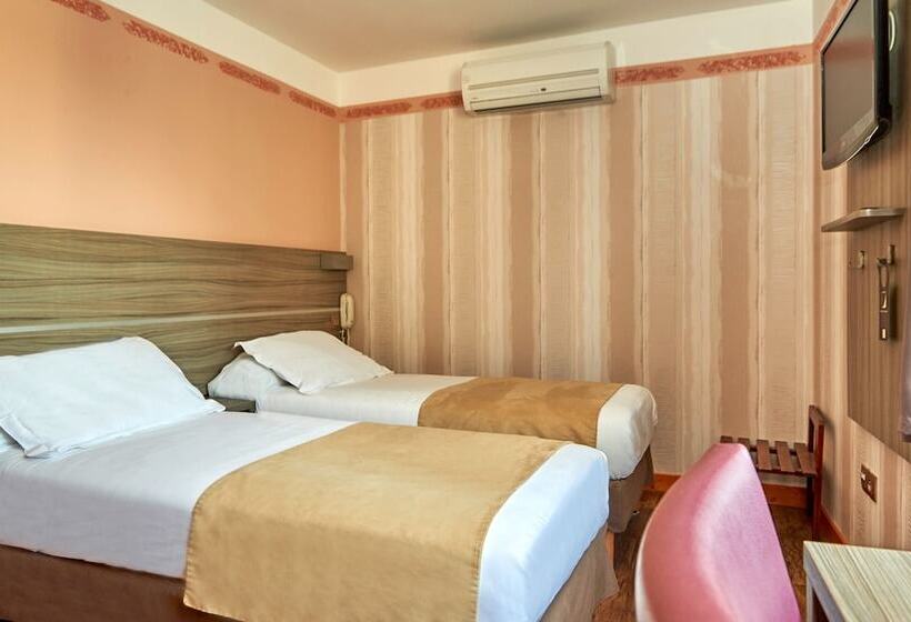 标准间, Au Relais Nivernais