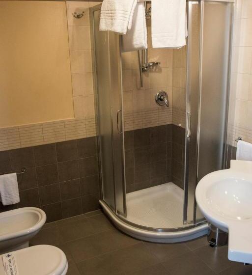 غرفة أساسية, Corte Business