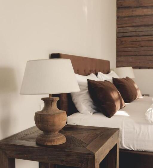 سوییت جونیور با بالکن, Frost Boutique