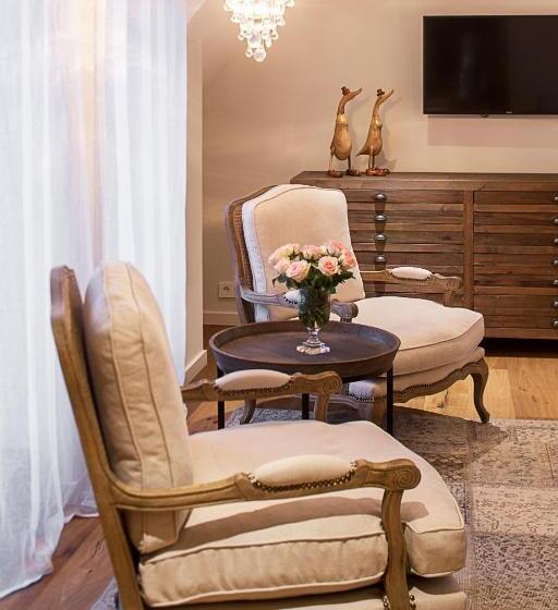 سوییت جونیور با بالکن, Frost Boutique