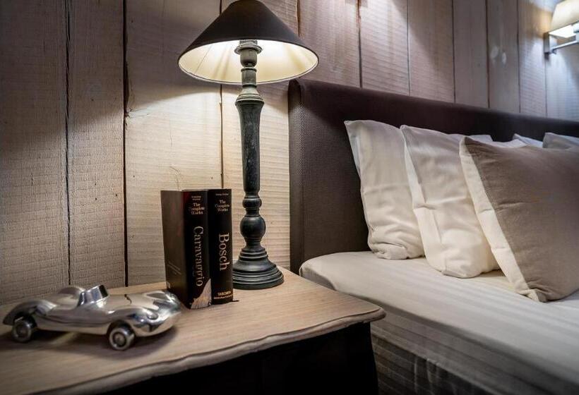 اتاق خانوادگی, Frost Boutique