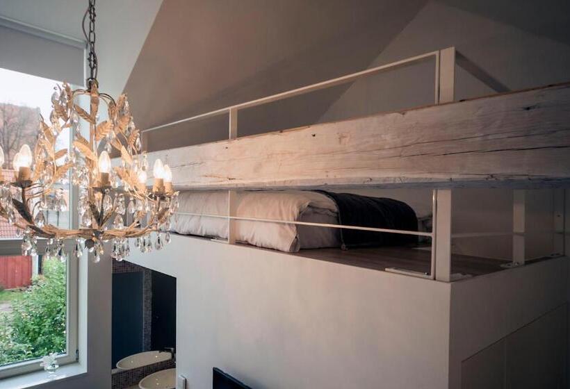 اتاق خانوادگی, Frost Boutique