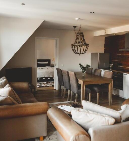 سوییت خانوادگی, Frost Boutique