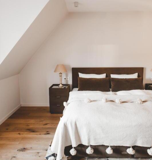 سوییت خانوادگی, Frost Boutique