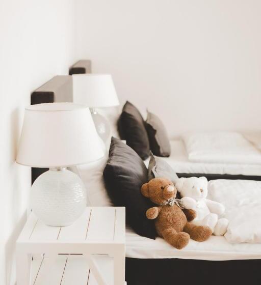 سوییت خانوادگی, Frost Boutique