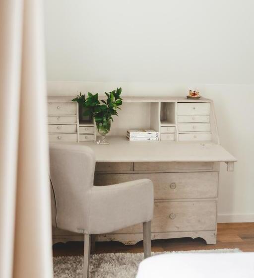 2 Bedroom Suite with Balcony, Frost Boutique