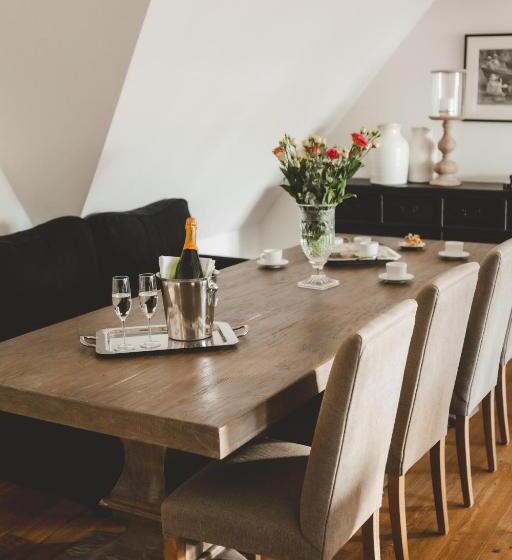 سوئیت دلوکس 2 خوابه, Frost Boutique